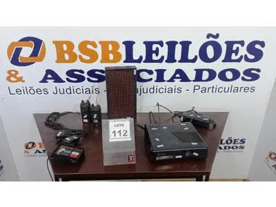LOTE 112 - 01 XBOX 360, 01 PLACA LUMINOSA, 02 RÁDIOS COMUNICADORES 02MICROFONES PTT. (NO ESTADO) ATENÇÃO! FAZER A VISITAÇÃO ANTES DE ARREMATAR, NÃO SABEMOS SE FUNCIONA, LEILÃO NÃO TEM GARANTIA E NEM DEVOLUÇÃO, SUJEITO A POSSÍVEIS AVARIAS VISÍVEIS/OCULTAS E/OU AUSÊNCIA DE COMPONENTES.