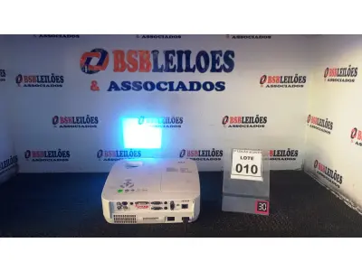 LOTE 010 - 01 PROJETOR NEC. (NO ESTADO) ATENÇÃO! FAZER A VISITAÇÃO ANTES DE ARREMATAR, NÃO SABEMOS SE FUNCIONA, LEILÃO NÃO TEM GARANTIA E NEM DEVOLUÇÃO, SUJEITO A POSSÍVEIS AVARIAS VISÍVEIS/OCULTAS E/OU AUSÊNCIA DE COMPONENTES.