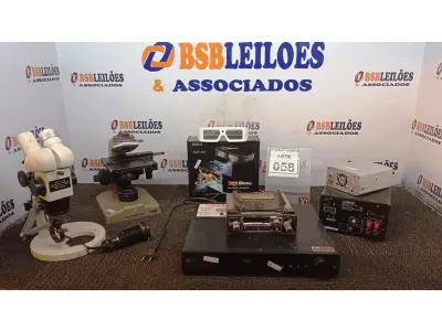 LOTE 058 - 01 APARELHO DE DVD, 01 CD RECEIVER MARCA YAMAHA, 01 RECEPTOR DE TV, 01 RADIO DE CARRO, 01 ÓCULOS 3D, 01 PROJETOR DE LUZES LED E 02 MICROSCÓPIOS INCOMPLETOS. (NO ESTADO) ATENÇÃO! FAZER A VISITAÇÃO ANTES DE ARREMATAR, NÃO SABEMOS SE FUNCIONA, LEILÃO NÃO TEM GARANTIA E NEM DEVOLUÇÃO, SUJEITO A POSSÍVEIS AVARIAS VISÍVEIS/OCULTAS E/OU AUSÊNCIA DE COMPONENTES.