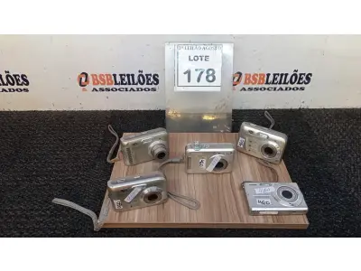 LOTE 178 - 05 CÂMERAS FOTOGRÁFICAS DE MARCAS E MODELOS DIVERSOS. (NO ESTADO) ATENÇÃO! FAZER A VISITAÇÃO ANTES DE ARREMATAR, NÃO SABEMOS SE FUNCIONA, LEILÃO NÃO TEM GARANTIA E NEM DEVOLUÇÃO, SUJEITO A POSSÍVEIS AVARIAS VISÍVEIS/OCULTAS E/OU AUSÊNCIA DE COMPONENTES.