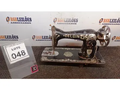 LOTE 048 - 01 MÁQUINA DE COSTURA MARCA ELGIN. (NO ESTADO) ATENÇÃO! FAZER A VISITAÇÃO ANTES DE ARREMATAR, NÃO SABEMOS SE FUNCIONA, LEILÃO NÃO TEM GARANTIA E NEM DEVOLUÇÃO, SUJEITO A POSSÍVEIS AVARIAS VISÍVEIS/OCULTAS E/OU AUSÊNCIA DE COMPONENTES.