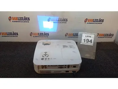 LOTE 194 - 01 PROJETOR NEC. (NO ESTADO) ATENÇÃO! FAZER A VISITAÇÃO ANTES DE ARREMATAR, NÃO SABEMOS SE FUNCIONA, LEILÃO NÃO TEM GARANTIA E NEM DEVOLUÇÃO, SUJEITO A POSSÍVEIS AVARIAS VISÍVEIS/OCULTAS E/OU AUSÊNCIA DE COMPONENTES.