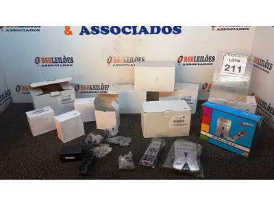 LOTE 211 - 01 TV BOX E 06 CAIXAS DE FONTE COM 04 UNIDADES CADA. (NO ESTADO) ATENÇÃO! FAZER A VISITAÇÃO ANTES DE ARREMATAR, NÃO SABEMOS SE FUNCIONA, LEILÃO NÃO TEM GARANTIA E NEM DEVOLUÇÃO, SUJEITO A POSSÍVEIS AVARIAS VISÍVEIS/OCULTAS E/OU AUSÊNCIA DE COMPONENTES.