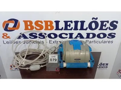 LOTE 079 - 01 ASPIRADOR DE PISCINA. (NO ESTADO) ATENÇÃO! FAZER A VISITAÇÃO ANTES DE ARREMATAR, NÃO SABEMOS SE FUNCIONA, LEILÃO NÃO TEM GARANTIA E NEM DEVOLUÇÃO, SUJEITO A POSSÍVEIS AVARIAS VISÍVEIS/OCULTAS E/OU AUSÊNCIA DE COMPONENTES.