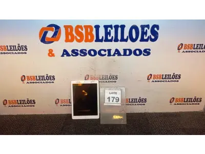 LOTE 179 - 01 IPAD. (NO ESTADO) ATENÇÃO! FAZER A VISITAÇÃO ANTES DE ARREMATAR, NÃO SABEMOS SE FUNCIONA, LEILÃO NÃO TEM GARANTIA E NEM DEVOLUÇÃO, SUJEITO A POSSÍVEIS AVARIAS VISÍVEIS/OCULTAS E/OU AUSÊNCIA DE COMPONENTES.