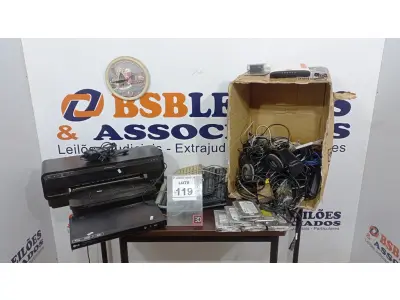 LOTE 119 - 01 IMPRESSORA HP MODELO 7110, 01 APARELHO DE DVD MARCA LG, 06 HDS E 01 CAIXA COM TECLADOS DE PC, CABOS E ELETRÔNICOS DIVERSOS. (NO ESTADO) ATENÇÃO! FAZER A VISITAÇÃO ANTES DE ARREMATAR, NÃO SABEMOS SE FUNCIONA, LEILÃO NÃO TEM GARANTIA E NEM DEVOLUÇÃO, SUJEITO A POSSÍVEIS AVARIAS VISÍVEIS/OCULTAS E/OU AUSÊNCIA DE COMPONENTES.
