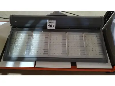 LOTE 457 - 01 REFLETOR LED PARA QUADRA. (NO ESTADO) ATENÇÃO! FAZER A VISITAÇÃO ANTES DE ARREMATAR, NÃO SABEMOS SE FUNCIONA. LEILÃO NÃO TEM GARANTIA E NEM DEVOLUÇÃO, SUJEITO A POSSÍVEIS AVARIAS VISÍVEIS/OCULTAS E/OU AUSÊNCIA DE COMPONENTES.