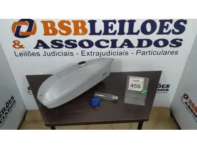 LOTE 456 - 01 LUMINÁRIA DE POSTE. (NO ESTADO) ATENÇÃO! FAZER A VISITAÇÃO ANTES DE ARREMATAR, NÃO SABEMOS SE FUNCIONA. LEILÃO NÃO TEM GARANTIA E NEM DEVOLUÇÃO, SUJEITO A POSSÍVEIS AVARIAS VISÍVEIS/OCULTAS E/OU AUSÊNCIA DE COMPONENTES.