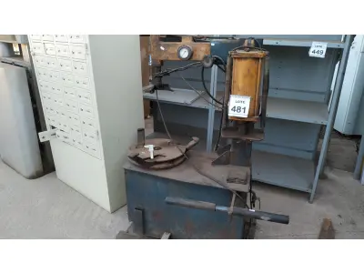 LOTE 481 - 01 MÁQUINA DE DESMONTAR PAPEL. (NO ESTADO) ATENÇÃO! FAZER A VISITAÇÃO ANTES DE ARREMATAR, NÃO SABEMOS SE FUNCIONA. LEILÃO NÃO TEM GARANTIA E NEM DEVOLUÇÃO, SUJEITO A POSSÍVEIS AVARIAS VISÍVEIS/OCULTAS E/OU AUSÊNCIA DE COMPONENTES.