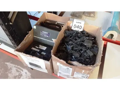LOTE 040 - 01 LOTE COM GRANDE QUANTIDADE DE FONTES E ROTEADORES. (NO ESTADO) ATENÇÃO! FAZER A VISITAÇÃO ANTES DE ARREMATAR, NÃO SABEMOS SE FUNCIONA, LEILÃO NÃO TEM GARANTIA E NEM DEVOLUÇÃO, SUJEITO A POSSÍVEIS AVARIAS VISÍVEIS/OCULTAS E/OU AUSÊNCIA DE COMPONENTES.