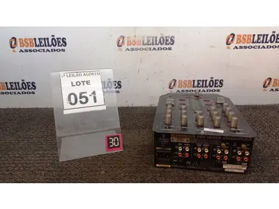 LOTE 051 - 01 MIXER PROFISSIONAL DE 2 CANAIS VMX200USB. (NO ESTADO) ATENÇÃO! FAZER A VISITAÇÃO ANTES DE ARREMATAR, NÃO SABEMOS SE FUNCIONA, LEILÃO NÃO TEM GARANTIA E NEM DEVOLUÇÃO, SUJEITO A POSSÍVEIS AVARIAS VISÍVEIS/OCULTAS E/OU AUSÊNCIA DE COMPONENTES.