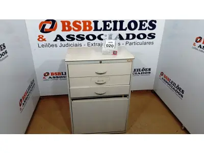 LOTE 020 - 01 ARMÁRIO DE FERRO E TAMPO EM MADEIRA COM 03 GAVETAS E 01 PORTA. (NO ESTADO) ATENÇÃO! FAZER A VISITAÇÃO ANTES DE ARREMATAR, NÃO SABEMOS SE FUNCIONA, LEILÃO NÃO TEM GARANTIA E NEM DEVOLUÇÃO, SUJEITO A POSSÍVEIS AVARIAS VISÍVEIS/OCULTAS E/OU AUSÊNCIA DE COMPONENTES.