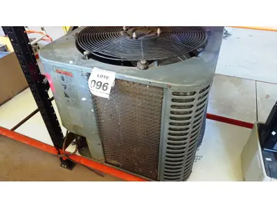 LOTE 096 - 01 CONDENSADORA MARCA KOMECO. (NO ESTADO) ATENÇÃO! FAZER A VISITAÇÃO ANTES DE ARREMATAR, NÃO SABEMOS SE FUNCIONA, LEILÃO NÃO TEM GARANTIA E NEM DEVOLUÇÃO, SUJEITO A POSSÍVEIS AVARIAS VISÍVEIS/OCULTAS E/OU AUSÊNCIA DE COMPONENTES.