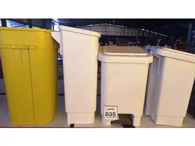 LOTE 035 - 05 LIXEIRAS SENDO 02 COM TAMPA. (NO ESTADO) ATENÇÃO! FAZER A VISITAÇÃO ANTES DE ARREMATAR, NÃO SABEMOS SE FUNCIONA, LEILÃO NÃO TEM GARANTIA E NEM DEVOLUÇÃO, SUJEITO A POSSÍVEIS AVARIAS VISÍVEIS/OCULTAS E/OU AUSÊNCIA DE COMPONENTES.