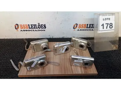 LOTE 178 - 05 CÂMERAS FOTOGRÁFICAS DE MARCAS E MODELOS DIVERSOS. (NO ESTADO) ATENÇÃO! FAZER A VISITAÇÃO ANTES DE ARREMATAR, NÃO SABEMOS SE FUNCIONA, LEILÃO NÃO TEM GARANTIA E NEM DEVOLUÇÃO, SUJEITO A POSSÍVEIS AVARIAS VISÍVEIS/OCULTAS E/OU AUSÊNCIA DE COMPONENTES.