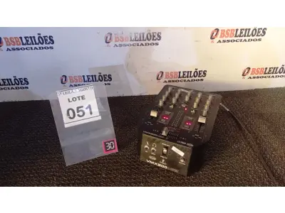 LOTE 051 - 01 MIXER PROFISSIONAL DE 2 CANAIS VMX200USB. (NO ESTADO) ATENÇÃO! FAZER A VISITAÇÃO ANTES DE ARREMATAR, NÃO SABEMOS SE FUNCIONA, LEILÃO NÃO TEM GARANTIA E NEM DEVOLUÇÃO, SUJEITO A POSSÍVEIS AVARIAS VISÍVEIS/OCULTAS E/OU AUSÊNCIA DE COMPONENTES.