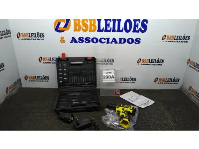 LOTE 290 - 01 PARAFUSADEIRA A BATERIA 12V 2BITS E CARREGADOR. (NO ESTADO) ATENÇÃO! FAZER A VISITAÇÃO ANTES DE ARREMATAR, NÃO SABEMOS SE FUNCIONA. LEILÃO NÃO TEM GARANTIA E NEM DEVOLUÇÃO, SUJEITO A POSSÍVEIS AVARIAS VISÍVEIS/OCULTAS E/OU AUSÊNCIA DE COMPONENTES.