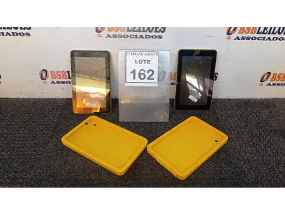 LOTE 162 - 02 TABLETS MARCA CCE. (NO ESTADO) ATENÇÃO! FAZER A VISITAÇÃO ANTES DE ARREMATAR, NÃO SABEMOS SE FUNCIONA, LEILÃO NÃO TEM GARANTIA E NEM DEVOLUÇÃO, SUJEITO A POSSÍVEIS AVARIAS VISÍVEIS/OCULTAS E/OU AUSÊNCIA DE COMPONENTES.