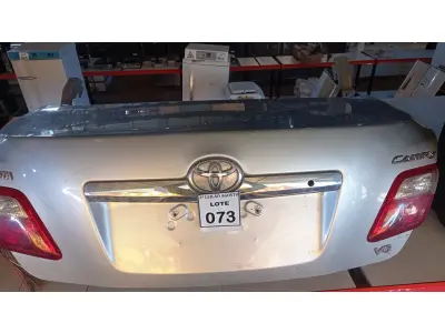 LOTE 073 - 01 TAMPA DE PORTA MALAS PARA TOYTA CAMRY. (NO ESTADO) ATENÇÃO! FAZER A VISITAÇÃO ANTES DE ARREMATAR, NÃO SABEMOS SE FUNCIONA, LEILÃO NÃO TEM GARANTIA E NEM DEVOLUÇÃO, SUJEITO A POSSÍVEIS AVARIAS VISÍVEIS/OCULTAS E/OU AUSÊNCIA DE COMPONENTES.