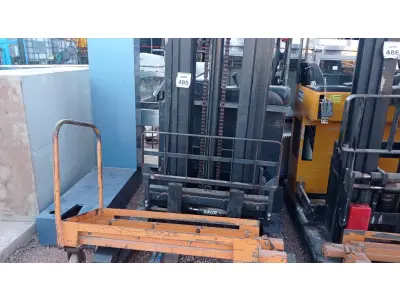 LOTE 485 - 01 EMPILHADEIRA ELÉTRICA. (NO ESTADO) ATENÇÃO! FAZER A VISITAÇÃO ANTES DE ARREMATAR, NÃO SABEMOS SE FUNCIONA. LEILÃO NÃO TEM GARANTIA E NEM DEVOLUÇÃO, SUJEITO A POSSÍVEIS AVARIAS VISÍVEIS/OCULTAS E/OU AUSÊNCIA DE COMPONENTES.