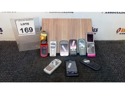 LOTE 169 - 09 CELULARES DE MARCA E MODELOS DIVERSOS. (NO ESTADO) ATENÇÃO! FAZER A VISITAÇÃO ANTES DE ARREMATAR, NÃO SABEMOS SE FUNCIONA, LEILÃO NÃO TEM GARANTIA E NEM DEVOLUÇÃO, SUJEITO A POSSÍVEIS AVARIAS VISÍVEIS/OCULTAS E/OU AUSÊNCIA DE COMPONENTES.