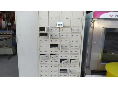 LOTE 480 - 01 ARMÁRIO CARTEIRO DE FERRO. (NO ESTADO) ATENÇÃO! FAZER A VISITAÇÃO ANTES DE ARREMATAR, NÃO SABEMOS SE FUNCIONA. LEILÃO NÃO TEM GARANTIA E NEM DEVOLUÇÃO, SUJEITO A POSSÍVEIS AVARIAS VISÍVEIS/OCULTAS E/OU AUSÊNCIA DE COMPONENTES.