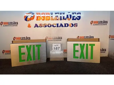 LOTE 187 - 02 PLACAS LUMINOSAS EXIT. (NO ESTADO) ATENÇÃO! FAZER A VISITAÇÃO ANTES DE ARREMATAR, NÃO SABEMOS SE FUNCIONA, LEILÃO NÃO TEM GARANTIA E NEM DEVOLUÇÃO, SUJEITO A POSSÍVEIS AVARIAS VISÍVEIS/OCULTAS E/OU AUSÊNCIA DE COMPONENTES.