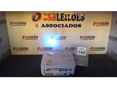 LOTE 194 - 01 PROJETOR NEC. (NO ESTADO) ATENÇÃO! FAZER A VISITAÇÃO ANTES DE ARREMATAR, NÃO SABEMOS SE FUNCIONA, LEILÃO NÃO TEM GARANTIA E NEM DEVOLUÇÃO, SUJEITO A POSSÍVEIS AVARIAS VISÍVEIS/OCULTAS E/OU AUSÊNCIA DE COMPONENTES.