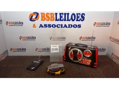 LOTE 038 - 01 CAIXA DE SOM BLUETOOTH, 01 FILMADORA MARCA PANASONIC, 01 TRANSCODER,01 REPRODUTOR DE CP MP3 E 01 CALCULADORA COMERCIAL MARCA HP. (NO ESTADO) ATENÇÃO! FAZER A VISITAÇÃO ANTES DE ARREMATAR, NÃO SABEMOS SE FUNCIONA, LEILÃO NÃO TEM GARANTIA E NEM DEVOLUÇÃO, SUJEITO A POSSÍVEIS AVARIAS VISÍVEIS/OCULTAS E/OU AUSÊNCIA DE COMPONENTES.