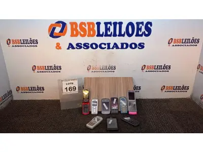 LOTE 169 - 09 CELULARES DE MARCA E MODELOS DIVERSOS. (NO ESTADO) ATENÇÃO! FAZER A VISITAÇÃO ANTES DE ARREMATAR, NÃO SABEMOS SE FUNCIONA, LEILÃO NÃO TEM GARANTIA E NEM DEVOLUÇÃO, SUJEITO A POSSÍVEIS AVARIAS VISÍVEIS/OCULTAS E/OU AUSÊNCIA DE COMPONENTES.
