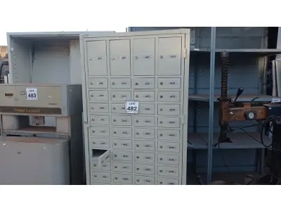 LOTE 482 - 01 ARMÁRIO CARTEIRO DE FERRO. (NO ESTADO) ATENÇÃO! FAZER A VISITAÇÃO ANTES DE ARREMATAR, NÃO SABEMOS SE FUNCIONA. LEILÃO NÃO TEM GARANTIA E NEM DEVOLUÇÃO, SUJEITO A POSSÍVEIS AVARIAS VISÍVEIS/OCULTAS E/OU AUSÊNCIA DE COMPONENTES.