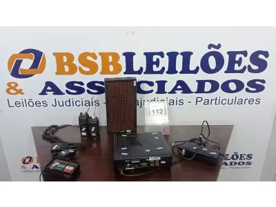 LOTE 112 - 01 XBOX 360, 01 PLACA LUMINOSA, 02 RÁDIOS COMUNICADORES 02MICROFONES PTT. (NO ESTADO) ATENÇÃO! FAZER A VISITAÇÃO ANTES DE ARREMATAR, NÃO SABEMOS SE FUNCIONA, LEILÃO NÃO TEM GARANTIA E NEM DEVOLUÇÃO, SUJEITO A POSSÍVEIS AVARIAS VISÍVEIS/OCULTAS E/OU AUSÊNCIA DE COMPONENTES.