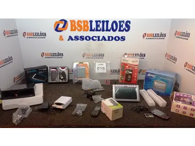 LOTE 028 - 01 VIVA-VOZ, 02 CELULARES MODELOS DIVERSOS, 01 TV MONITOR LCD 7’’, 01 GAVETA DE SOM AUTOMOTIVO, 01 ORGANIZADOR DE DADOS 01 POCKET CAM HD E 01 SUPORTE PARA CELULAR. (NO ESTADO) ATENÇÃO! FAZER A VISITAÇÃO ANTES DE ARREMATAR, NÃO SABEMOS SE FUNCIONA, LEILÃO NÃO TEM GARANTIA E NEM DEVOLUÇÃO, SUJEITO A POSSÍVEIS AVARIAS VISÍVEIS/OCULTAS E/OU AUSÊNCIA DE COMPONENTES.