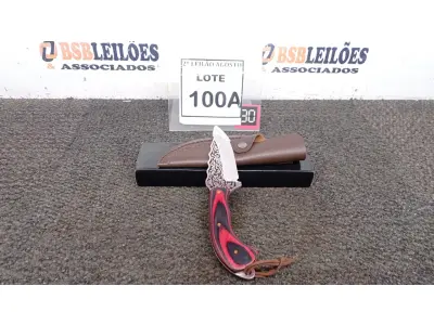 LOTE 100 - 01 FACA IMPORTADA 20CM FULL TANG CABO EM MADEIRA BAINHA DE NAPA. (NO ESTADO) ATENÇÃO! FAZER A VISITAÇÃO ANTES DE ARREMATAR, NÃO SABEMOS SE FUNCIONA. LEILÃO NÃO TEM GARANTIA E NEM DEVOLUÇÃO, SUJEITO A POSSÍVEIS AVARIAS VISÍVEIS/OCULTAS E/OU AUSÊNCIA DE COMPONENTES.