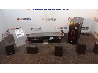 LOTE 047 - 01 HOME THEATER COM 06 CAIXAS MARCA PHILCO. (NO ESTADO) ATENÇÃO! FAZER A VISITAÇÃO ANTES DE ARREMATAR, NÃO SABEMOS SE FUNCIONA, LEILÃO NÃO TEM GARANTIA E NEM DEVOLUÇÃO, SUJEITO A POSSÍVEIS AVARIAS VISÍVEIS/OCULTAS E/OU AUSÊNCIA DE COMPONENTES.