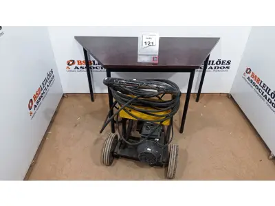 LOTE 121 - 01 LAVADORA DE ALTA PRESSÃO. (NO ESTADO) ATENÇÃO! FAZER A VISITAÇÃO ANTES DE ARREMATAR, NÃO SABEMOS SE FUNCIONA, LEILÃO NÃO TEM GARANTIA E NEM DEVOLUÇÃO, SUJEITO A POSSÍVEIS AVARIAS VISÍVEIS/OCULTAS E/OU AUSÊNCIA DE COMPONENTES.