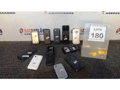LOTE 180 - 11 CELULARES DE MARCAS E MODELOS DIVERSOS. (NO ESTADO) ATENÇÃO! FAZER A VISITAÇÃO ANTES DE ARREMATAR, NÃO SABEMOS SE FUNCIONA, LEILÃO NÃO TEM GARANTIA E NEM DEVOLUÇÃO, SUJEITO A POSSÍVEIS AVARIAS VISÍVEIS/OCULTAS E/OU AUSÊNCIA DE COMPONENTES.