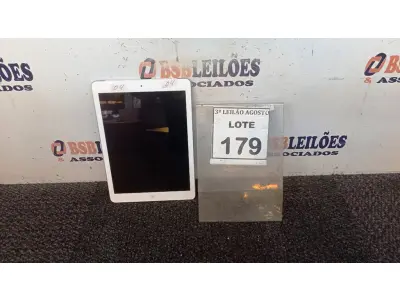 LOTE 179 - 01 IPAD. (NO ESTADO) ATENÇÃO! FAZER A VISITAÇÃO ANTES DE ARREMATAR, NÃO SABEMOS SE FUNCIONA, LEILÃO NÃO TEM GARANTIA E NEM DEVOLUÇÃO, SUJEITO A POSSÍVEIS AVARIAS VISÍVEIS/OCULTAS E/OU AUSÊNCIA DE COMPONENTES.