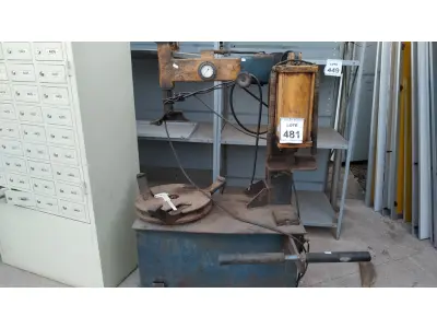LOTE 481 - 01 MÁQUINA DE DESMONTAR PAPEL. (NO ESTADO) ATENÇÃO! FAZER A VISITAÇÃO ANTES DE ARREMATAR, NÃO SABEMOS SE FUNCIONA. LEILÃO NÃO TEM GARANTIA E NEM DEVOLUÇÃO, SUJEITO A POSSÍVEIS AVARIAS VISÍVEIS/OCULTAS E/OU AUSÊNCIA DE COMPONENTES.