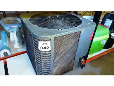 LOTE 042 - 01 CONDENSADORA MARCA KOMECO. (NO ESTADO) ATENÇÃO! FAZER A VISITAÇÃO ANTES DE ARREMATAR, NÃO SABEMOS SE FUNCIONA, LEILÃO NÃO TEM GARANTIA E NEM DEVOLUÇÃO, SUJEITO A POSSÍVEIS AVARIAS VISÍVEIS/OCULTAS E/OU AUSÊNCIA DE COMPONENTES.