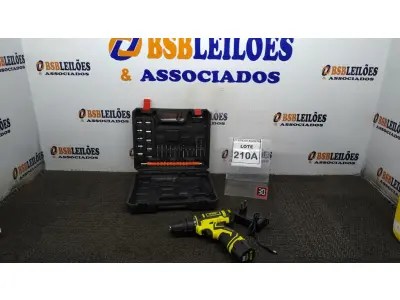LOTE 210 - 01 PARAFUSADEIRA A BATERIA 12V 2BITS E CARREGADOR. (NO ESTADO) ATENÇÃO! FAZER A VISITAÇÃO ANTES DE ARREMATAR, NÃO SABEMOS SE FUNCIONA. LEILÃO NÃO TEM GARANTIA E NEM DEVOLUÇÃO, SUJEITO A POSSÍVEIS AVARIAS VISÍVEIS/OCULTAS E/OU AUSÊNCIA DE COMPONENTES.