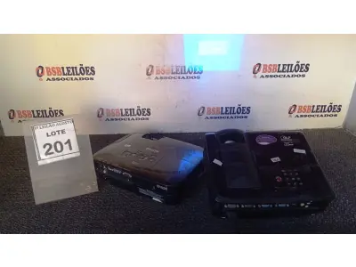 LOTE 201 - 01 PROJETOR BENQ E 01 PROJETOR MARCA EPSON. (NO ESTADO) ATENÇÃO! FAZER A VISITAÇÃO ANTES DE ARREMATAR, NÃO SABEMOS SE FUNCIONA, LEILÃO NÃO TEM GARANTIA E NEM DEVOLUÇÃO, SUJEITO A POSSÍVEIS AVARIAS VISÍVEIS/OCULTAS E/OU AUSÊNCIA DE COMPONENTES.