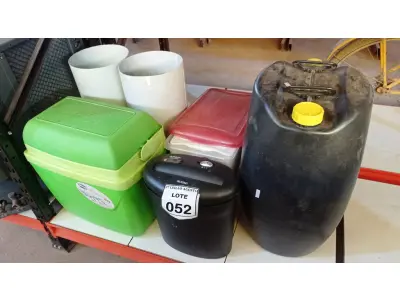 LOTE 052 - 01 TRITURADOR DE PAPEL 02 CAIXAS TÉRMICAS, 02 LIXEIRAS E 01 TAMBOR DE 50L. (NO ESTADO) ATENÇÃO! FAZER A VISITAÇÃO ANTES DE ARREMATAR, NÃO SABEMOS SE FUNCIONA, LEILÃO NÃO TEM GARANTIA E NEM DEVOLUÇÃO, SUJEITO A POSSÍVEIS AVARIAS VISÍVEIS/OCULTAS E/OU AUSÊNCIA DE COMPONENTES.