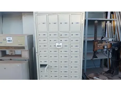 LOTE 482 - 01 ARMÁRIO CARTEIRO DE FERRO. (NO ESTADO) ATENÇÃO! FAZER A VISITAÇÃO ANTES DE ARREMATAR, NÃO SABEMOS SE FUNCIONA. LEILÃO NÃO TEM GARANTIA E NEM DEVOLUÇÃO, SUJEITO A POSSÍVEIS AVARIAS VISÍVEIS/OCULTAS E/OU AUSÊNCIA DE COMPONENTES.