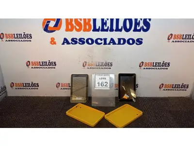 LOTE 162 - 02 TABLETS MARCA CCE. (NO ESTADO) ATENÇÃO! FAZER A VISITAÇÃO ANTES DE ARREMATAR, NÃO SABEMOS SE FUNCIONA, LEILÃO NÃO TEM GARANTIA E NEM DEVOLUÇÃO, SUJEITO A POSSÍVEIS AVARIAS VISÍVEIS/OCULTAS E/OU AUSÊNCIA DE COMPONENTES.