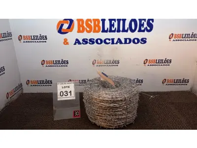 LOTE 031 - 01 ROLO DE ARAME FARPADO COM 500M. (NO ESTADO) ATENÇÃO! FAZER A VISITAÇÃO ANTES DE ARREMATAR, NÃO SABEMOS SE FUNCIONA, LEILÃO NÃO TEM GARANTIA E NEM DEVOLUÇÃO, SUJEITO A POSSÍVEIS AVARIAS VISÍVEIS/OCULTAS E/OU AUSÊNCIA DE COMPONENTES.