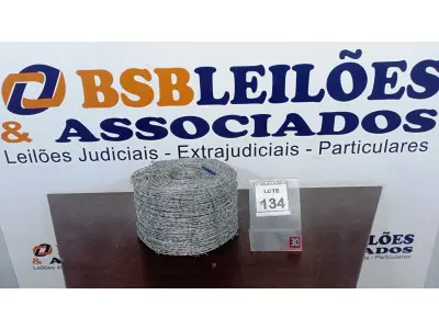 LOTE 134 - 01 ROLO DE ARAME FARPADO COM 500M. (NO ESTADO) ATENÇÃO! FAZER A VISITAÇÃO ANTES DE ARREMATAR, NÃO SABEMOS SE FUNCIONA, LEILÃO NÃO TEM GARANTIA E NEM DEVOLUÇÃO, SUJEITO A POSSÍVEIS AVARIAS VISÍVEIS/OCULTAS E/OU AUSÊNCIA DE COMPONENTES.