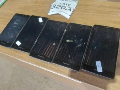 LOTE 320 - 05 CELULARES MARCA POSITIVO. (NO ESTADO) ATENÇÃO! FAZER A VISITAÇÃO ANTES DE ARREMATAR, NÃO SABEMOS SE FUNCIONA, LEILÃO NÃO TEM GARANTIA E NEM DEVOLUÇÃO, SUJEITO A POSSÍVEIS AVARIAS VISÍVEIS/OCULTAS E/OU AUSÊNCIA DE COMPONENTES.