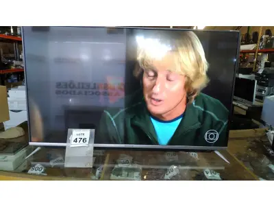 LOTE 476 - 01 SMART TV SKYWORTH 55’’ COM CONTROLE. (NO ESTADO) ATENÇÃO! FAZER A VISITAÇÃO ANTES DE ARREMATAR, NÃO SABEMOS SE FUNCIONA. LEILÃO NÃO TEM GARANTIA E NEM DEVOLUÇÃO, SUJEITO A POSSÍVEIS AVARIAS VISÍVEIS/OCULTAS E/OU AUSÊNCIA DE COMPONENTES.