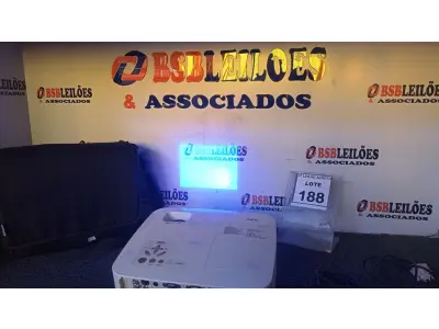 LOTE 188 - 01 PROJETOR NEC COM CABOS E MALETA. (NO ESTADO) ATENÇÃO! FAZER A VISITAÇÃO ANTES DE ARREMATAR, NÃO SABEMOS SE FUNCIONA, LEILÃO NÃO TEM GARANTIA E NEM DEVOLUÇÃO, SUJEITO A POSSÍVEIS AVARIAS VISÍVEIS/OCULTAS E/OU AUSÊNCIA DE COMPONENTES.